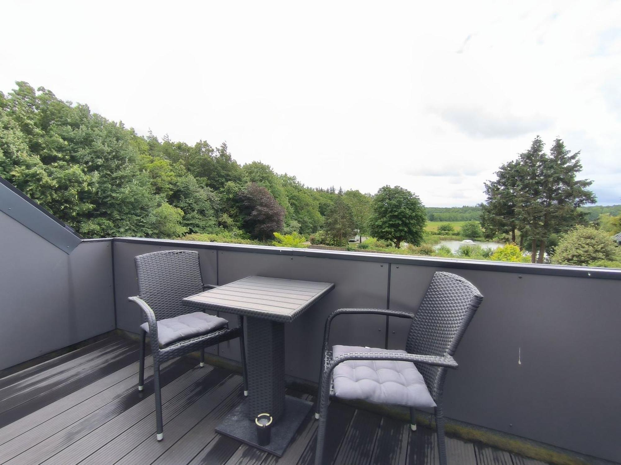 Rimmelsberg - Moderne Ferienwohnungen Mit Blick Auf Den Hauseigenen See Jorl Extérieur photo